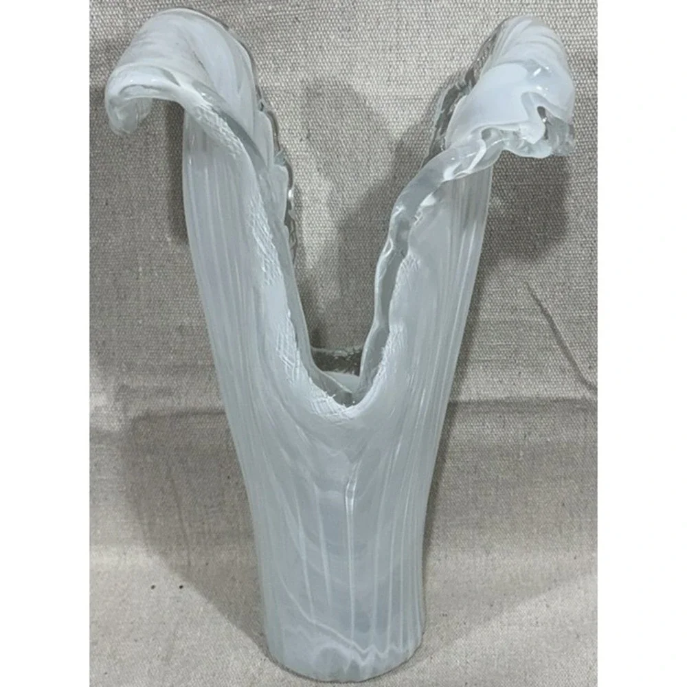 Vintage White Opalescent Hand Blown Glass Pulled Feather Art Vase 10.5